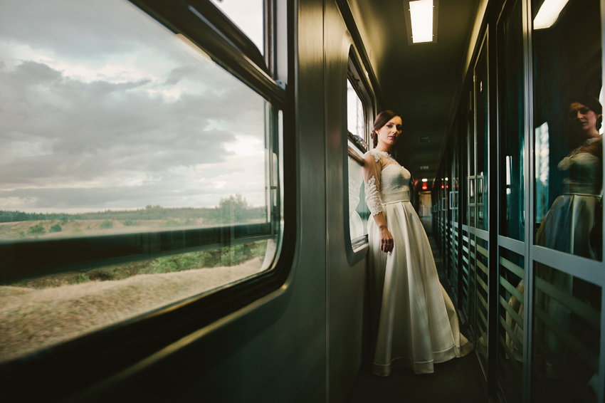 sesja ślubna w pociągu